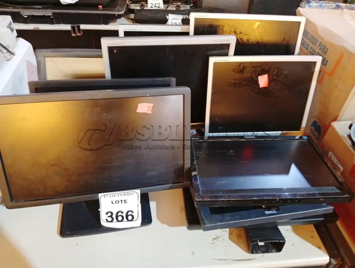 LOTE 366 - 01 LOTE C/ DIVERSOS MONITORES P/ RETIRADA DE PEÇAS MARCAS E MODELOS DIVERSOS. (NO ESTADO) ATENÇÃO! FAZER A VISITAÇÃO ANTES DE ARREMATAR, NÃO SABEMOS SE FUNCIONA. LEILÃO NÃO TEM GARANTIA E NEM DEVOLUÇÃO, SUJEITO A POSSÍVEIS AVARIAS VISÍVEIS/OCULTAS E/OU AUSÊNCIA DE COMPONENTES.