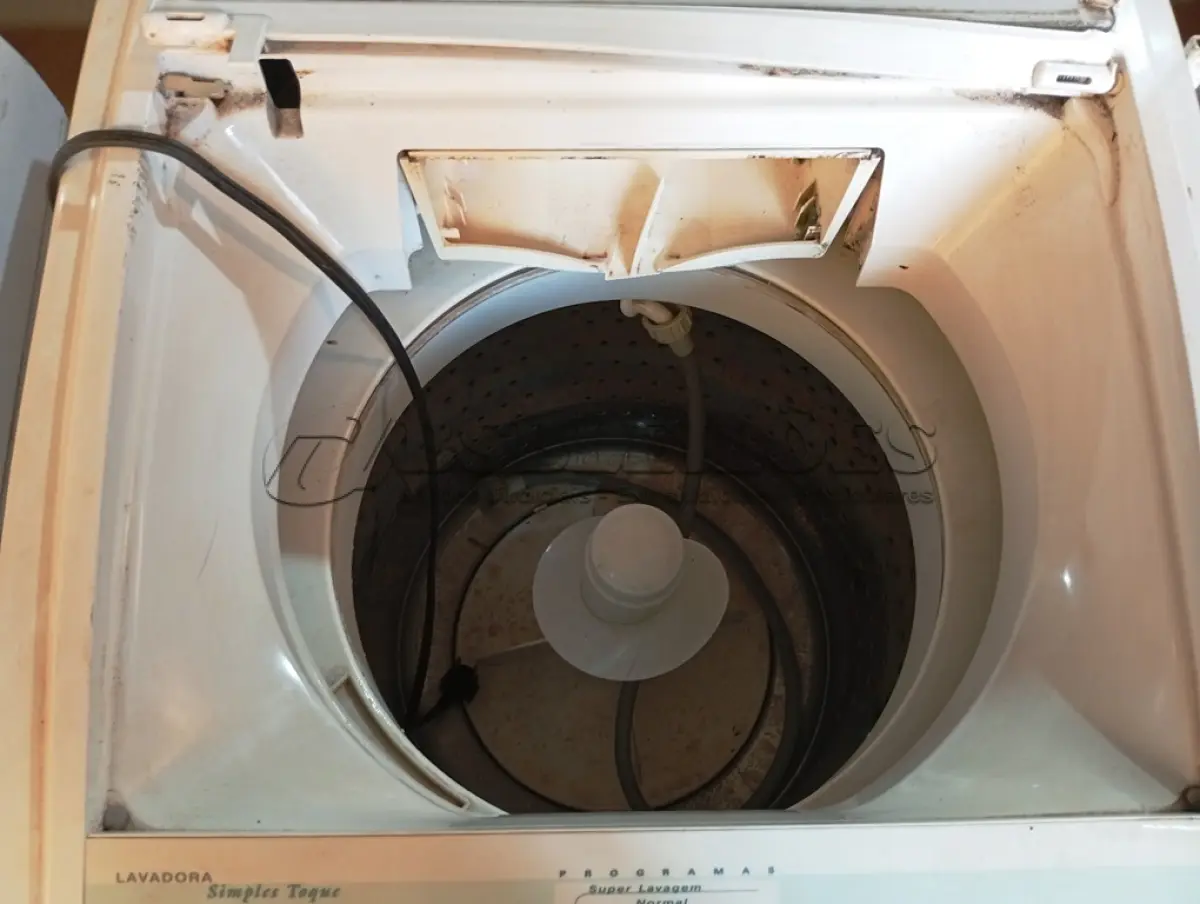 LOTE 476 - 01 MÁQUINA DE LAVAR ROUPAS BRASTEMP. (NO ESTADO) ATENÇÃO! FAZER A VISITAÇÃO ANTES DE ARREMATAR, NÃO SABEMOS SE FUNCIONA. LEILÃO NÃO TEM GARANTIA E NEM DEVOLUÇÃO, SUJEITO A POSSÍVEIS AVARIAS VISÍVEIS/OCULTAS E/OU AUSÊNCIA DE COMPONENTES.