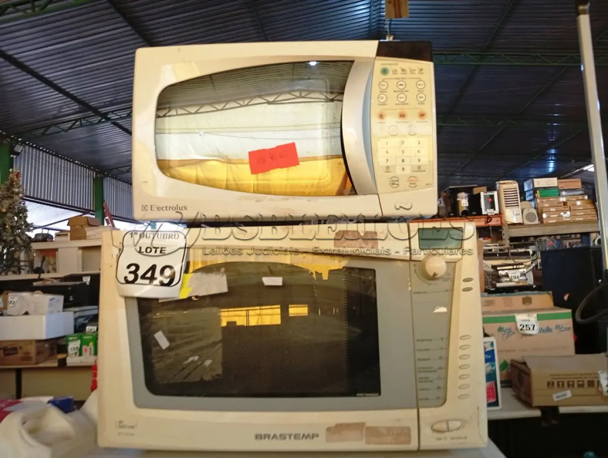 LOTE 349 - 03 MICRO-ONDAS MARCAS E MODELOS DIVERSOS SEM PRATOS. (NO ESTADO) ATENÇÃO! FAZER A VISITAÇÃO ANTES DE ARREMATAR, NÃO SABEMOS SE FUNCIONA. LEILÃO NÃO TEM GARANTIA E NEM DEVOLUÇÃO, SUJEITO A POSSÍVEIS AVARIAS VISÍVEIS/OCULTAS E/OU AUSÊNCIA DE COMPONENTES.