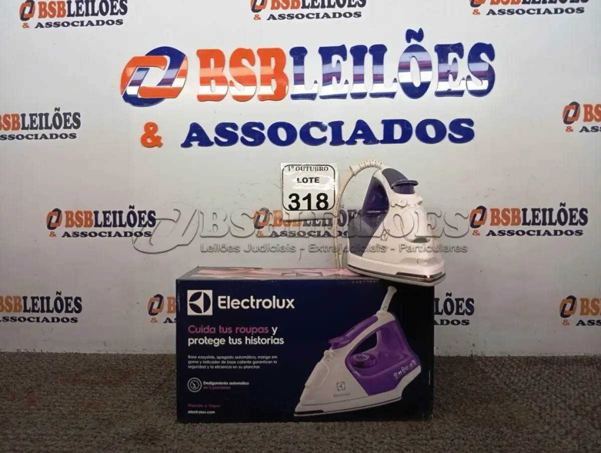 LOTE 318 - 01 FERRO A VAPOR DE PASSAR ROUPAS ELECTROLUX COR BRANCA C/ ROXO (NOVO). (NO ESTADO) ATENÇÃO! FAZER A VISITAÇÃO ANTES DE ARREMATAR, NÃO SABEMOS SE FUNCIONA. LEILÃO NÃO TEM GARANTIA E NEM DEVOLUÇÃO, SUJEITO A POSSÍVEIS AVARIAS VISÍVEIS/OCULTAS E/OU AUSÊNCIA DE COMPONENTES.