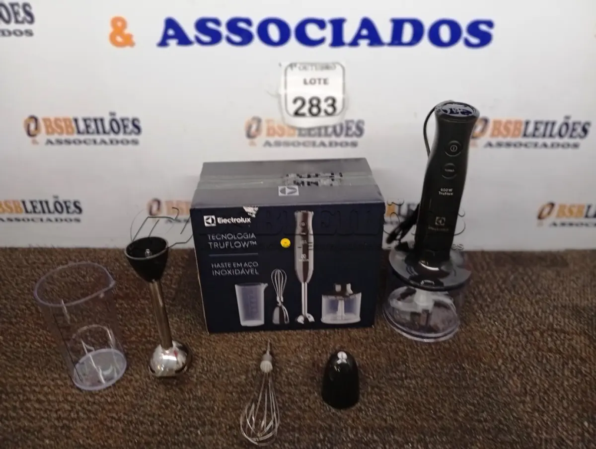 LOTE 283 - 01 MIXER ELECTROLUX EM INOX COR CINZA 110V. (NOVO). (NO ESTADO) ATENÇÃO! FAZER A VISITAÇÃO ANTES DE ARREMATAR, NÃO SABEMOS SE FUNCIONA. LEILÃO NÃO TEM GARANTIA E NEM DEVOLUÇÃO, SUJEITO A POSSÍVEIS AVARIAS VISÍVEIS/OCULTAS E/OU AUSÊNCIA DE COMPONENTES.
