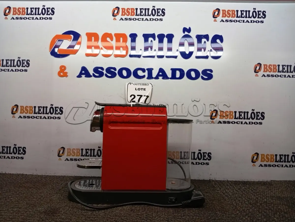 LOTE 277 - 01 CAFETEIRA MARCA KRUPS DE CAPSULA 220V. (NO ESTADO) ATENÇÃO! FAZER A VISITAÇÃO ANTES DE ARREMATAR, NÃO SABEMOS SE FUNCIONA. LEILÃO NÃO TEM GARANTIA E NEM DEVOLUÇÃO, SUJEITO A POSSÍVEIS AVARIAS VISÍVEIS/OCULTAS E/OU AUSÊNCIA DE COMPONENTES.