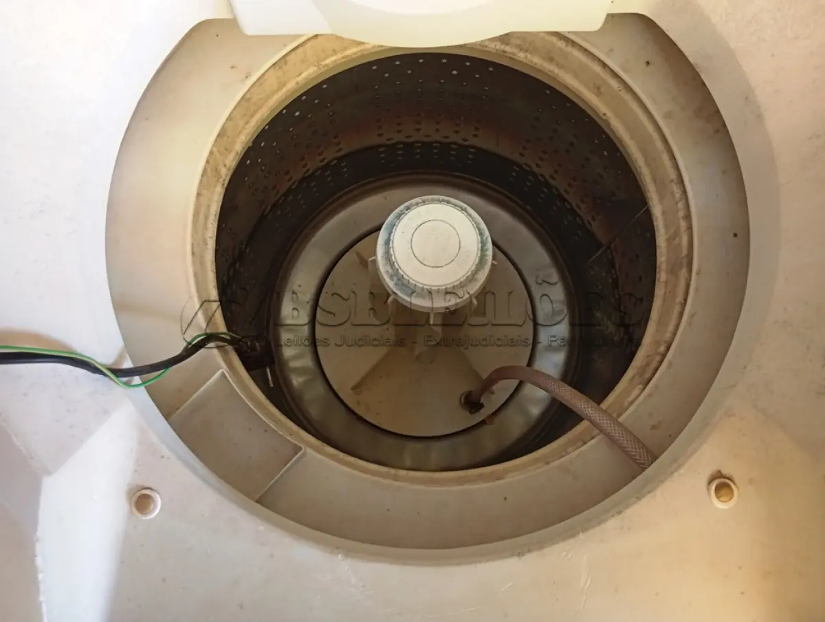 LOTE 514 - 01 MÁQUINA DE LAVAR ROUPAS BRASTEMP. (NO ESTADO) ATENÇÃO! FAZER A VISITAÇÃO ANTES DE ARREMATAR, NÃO SABEMOS SE FUNCIONA. LEILÃO NÃO TEM GARANTIA E NEM DEVOLUÇÃO, SUJEITO A POSSÍVEIS AVARIAS VISÍVEIS/OCULTAS E/OU AUSÊNCIA DE COMPONENTES.