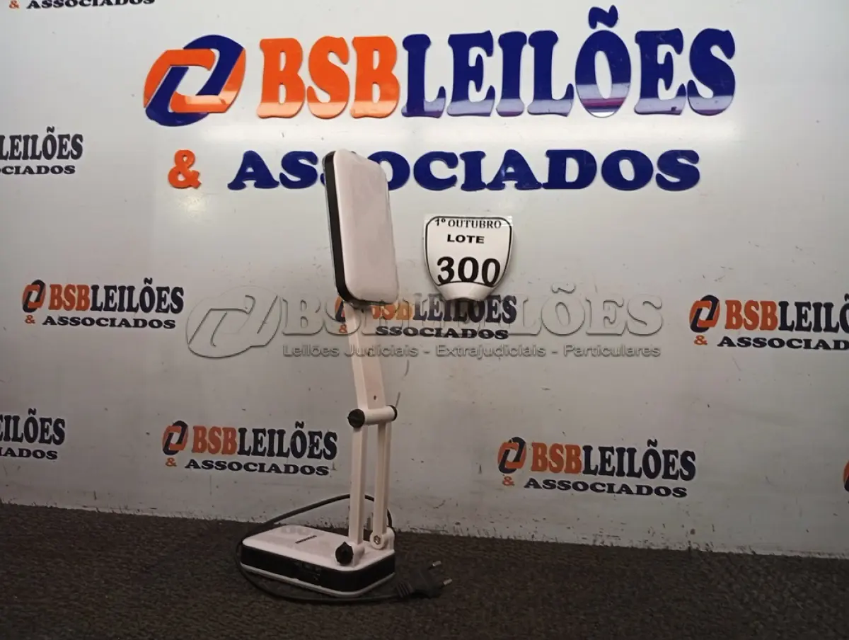 LOTE 300 - 01 LUMINÁRIA DE MESA ECONOMY. (NO ESTADO) ATENÇÃO! FAZER A VISITAÇÃO ANTES DE ARREMATAR, NÃO SABEMOS SE FUNCIONA. LEILÃO NÃO TEM GARANTIA E NEM DEVOLUÇÃO, SUJEITO A POSSÍVEIS AVARIAS VISÍVEIS/OCULTAS E/OU AUSÊNCIA DE COMPONENTES.