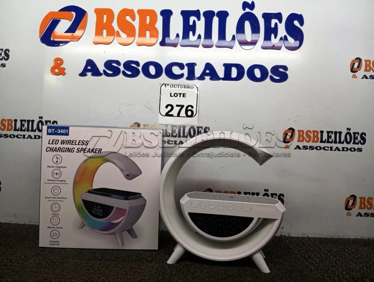 LOTE 276 - 01 LED WIRELLES CHARGING SPEAKER. LUMINÁRIA DE MESA RGB CAIXA DE SOM CARREGADOR POR INDUÇÃO DESPERTADOR RÁDIO RELÓGIO.  (NO ESTADO) ATENÇÃO! FAZER A VISITAÇÃO ANTES DE ARREMATAR, NÃO SABEMOS SE FUNCIONA. LEILÃO NÃO TEM GARANTIA E NEM DEVOLUÇÃO, SUJEITO A POSSÍVEIS AVARIAS VISÍVEIS/OCULTAS E/OU AUSÊNCIA DE COMPONENTES.