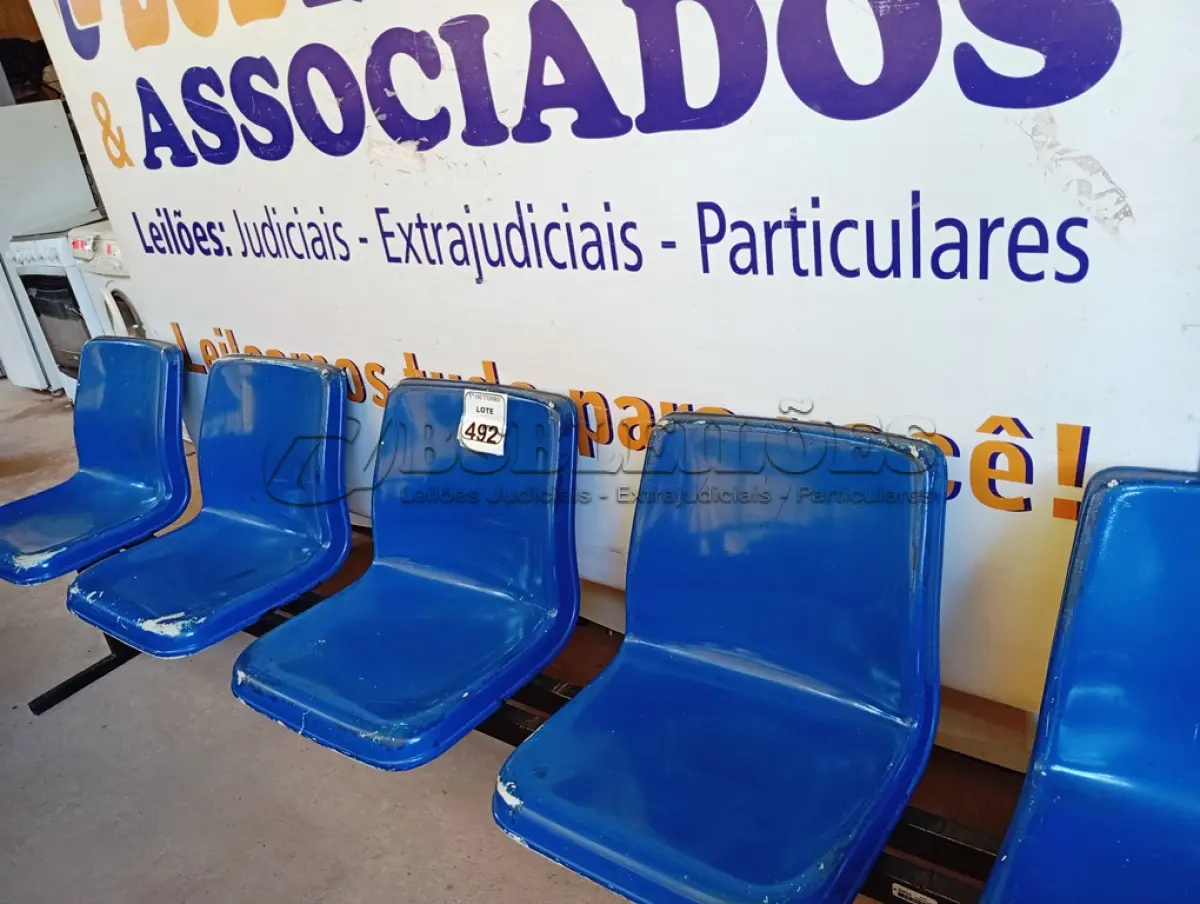 LOTE 492 - 01 LONGARINA. (NO ESTADO) ATENÇÃO! FAZER A VISITAÇÃO ANTES DE ARREMATAR, NÃO SABEMOS SE FUNCIONA. LEILÃO NÃO TEM GARANTIA E NEM DEVOLUÇÃO, SUJEITO A POSSÍVEIS AVARIAS VISÍVEIS/OCULTAS E/OU AUSÊNCIA DE COMPONENTES.