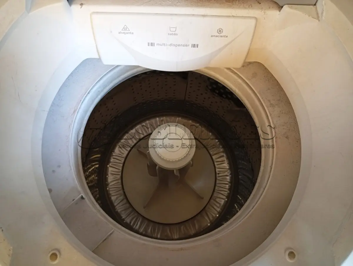 LOTE 494 - 01 MÁQUINA DE LAVAR ROUPAS BRASTEMP. (NO ESTADO) ATENÇÃO! FAZER A VISITAÇÃO ANTES DE ARREMATAR, NÃO SABEMOS SE FUNCIONA. LEILÃO NÃO TEM GARANTIA E NEM DEVOLUÇÃO, SUJEITO A POSSÍVEIS AVARIAS VISÍVEIS/OCULTAS E/OU AUSÊNCIA DE COMPONENTES.