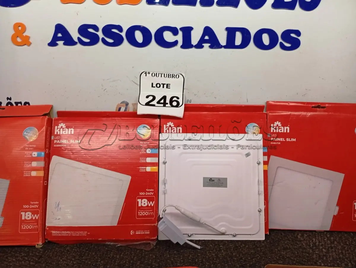 LOTE 246 - 11 LUMINÁRIAS DE LED PAINEL SLIM KIAN 18W 100-240V.  (NO ESTADO) ATENÇÃO! FAZER A VISITAÇÃO ANTES DE ARREMATAR, NÃO SABEMOS SE FUNCIONA. LEILÃO NÃO TEM GARANTIA E NEM DEVOLUÇÃO, SUJEITO A POSSÍVEIS AVARIAS VISÍVEIS/OCULTAS E/OU AUSÊNCIA DE COMPONENTES.