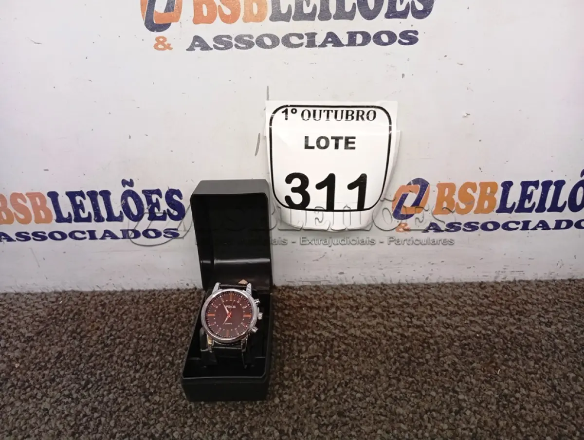 LOTE 311 - 01 RELÓGIO DE PULSO. (NO ESTADO) ATENÇÃO! FAZER A VISITAÇÃO ANTES DE ARREMATAR, NÃO SABEMOS SE FUNCIONA. LEILÃO NÃO TEM GARANTIA E NEM DEVOLUÇÃO, SUJEITO A POSSÍVEIS AVARIAS VISÍVEIS/OCULTAS E/OU AUSÊNCIA DE COMPONENTES.