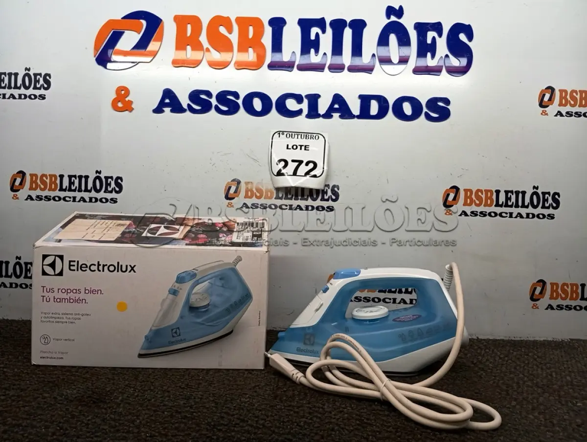 LOTE 272 - 01 FERRO DE PASSAR ROUPAS A VAPOR ELECTROLUX COR BRANCA C/ AZUL (NOVO). (NO ESTADO) ATENÇÃO! FAZER A VISITAÇÃO ANTES DE ARREMATAR, NÃO SABEMOS SE FUNCIONA. LEILÃO NÃO TEM GARANTIA E NEM DEVOLUÇÃO, SUJEITO A POSSÍVEIS AVARIAS VISÍVEIS/OCULTAS E/OU AUSÊNCIA DE COMPONENTES.