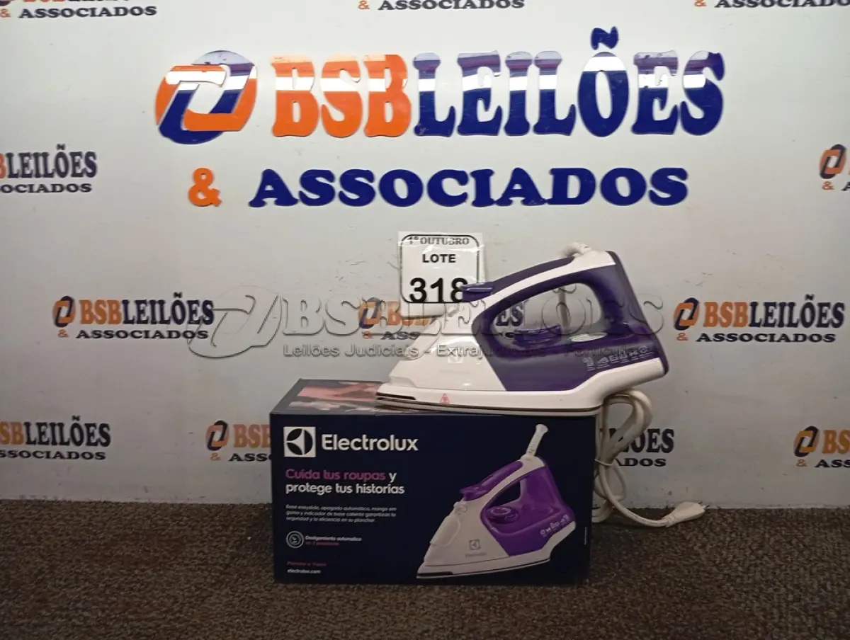 LOTE 318 - 01 FERRO A VAPOR DE PASSAR ROUPAS ELECTROLUX COR BRANCA C/ ROXO (NOVO). (NO ESTADO) ATENÇÃO! FAZER A VISITAÇÃO ANTES DE ARREMATAR, NÃO SABEMOS SE FUNCIONA. LEILÃO NÃO TEM GARANTIA E NEM DEVOLUÇÃO, SUJEITO A POSSÍVEIS AVARIAS VISÍVEIS/OCULTAS E/OU AUSÊNCIA DE COMPONENTES.