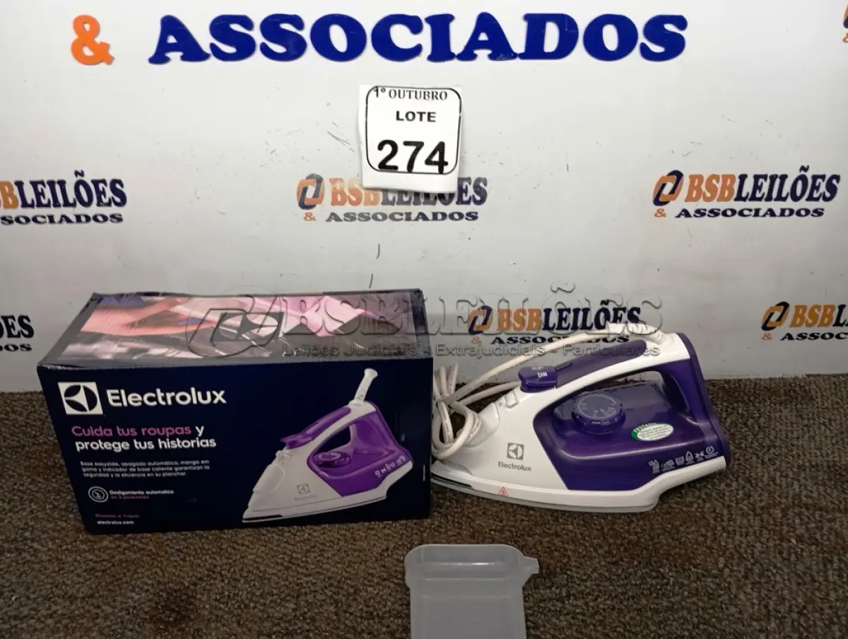LOTE 274 - 01 FERRO DE PASSAR ROUPAS A VAPOR ELECTROLUX COR BRANCA C/ ROXO (NOVO). (NO ESTADO) ATENÇÃO! FAZER A VISITAÇÃO ANTES DE ARREMATAR, NÃO SABEMOS SE FUNCIONA. LEILÃO NÃO TEM GARANTIA E NEM DEVOLUÇÃO, SUJEITO A POSSÍVEIS AVARIAS VISÍVEIS/OCULTAS E/OU AUSÊNCIA DE COMPONENTES.
