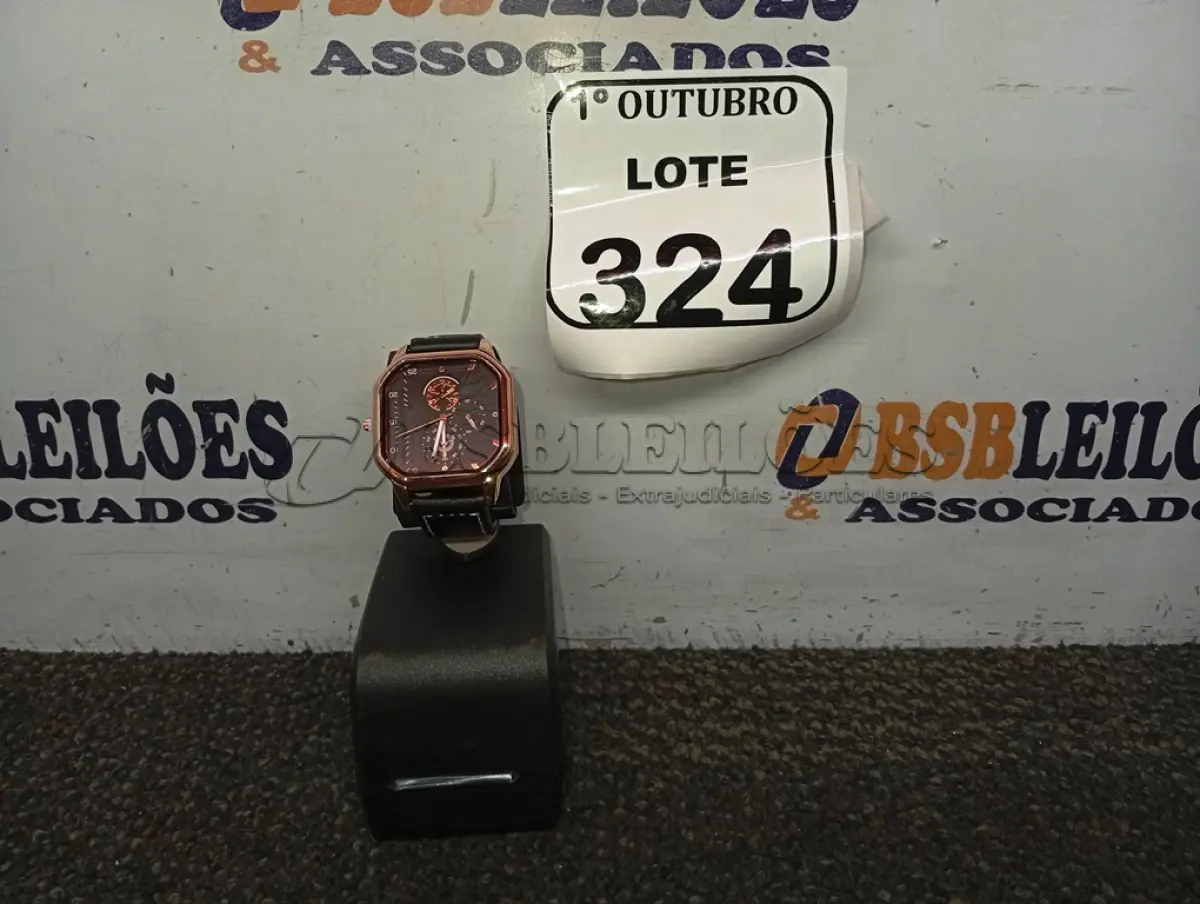 LOTE 324 - 01 RELÓGIO DE PULSO. (NO ESTADO) ATENÇÃO! FAZER A VISITAÇÃO ANTES DE ARREMATAR, NÃO SABEMOS SE FUNCIONA. LEILÃO NÃO TEM GARANTIA E NEM DEVOLUÇÃO, SUJEITO A POSSÍVEIS AVARIAS VISÍVEIS/OCULTAS E/OU AUSÊNCIA DE COMPONENTES.