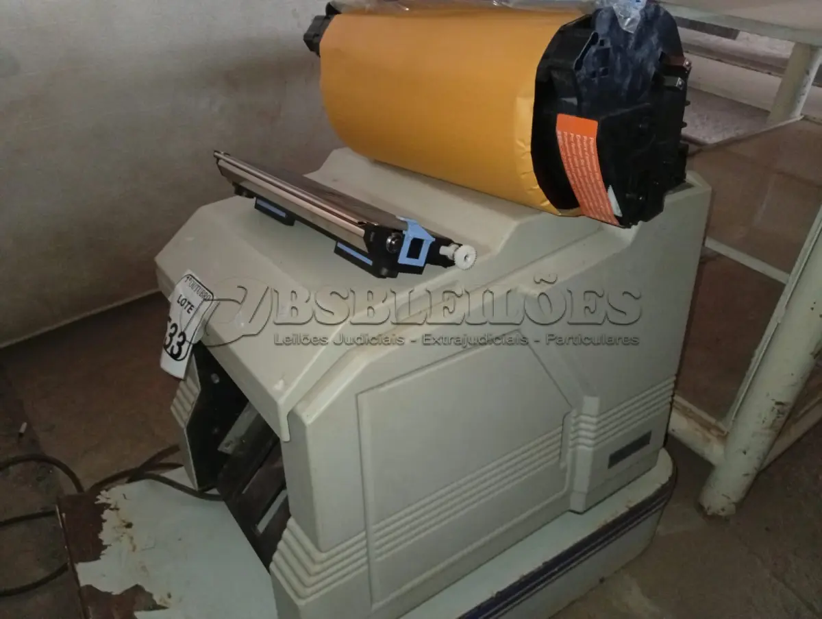 LOTE 533 - 01 TONER E 01 AUTO ENVELOPADORA. (NO ESTADO) ATENÇÃO! FAZER A VISITAÇÃO ANTES DE ARREMATAR, NÃO SABEMOS SE FUNCIONA. LEILÃO NÃO TEM GARANTIA E NEM DEVOLUÇÃO, SUJEITO A POSSÍVEIS AVARIAS VISÍVEIS/OCULTAS E/OU AUSÊNCIA DE COMPONENTES.