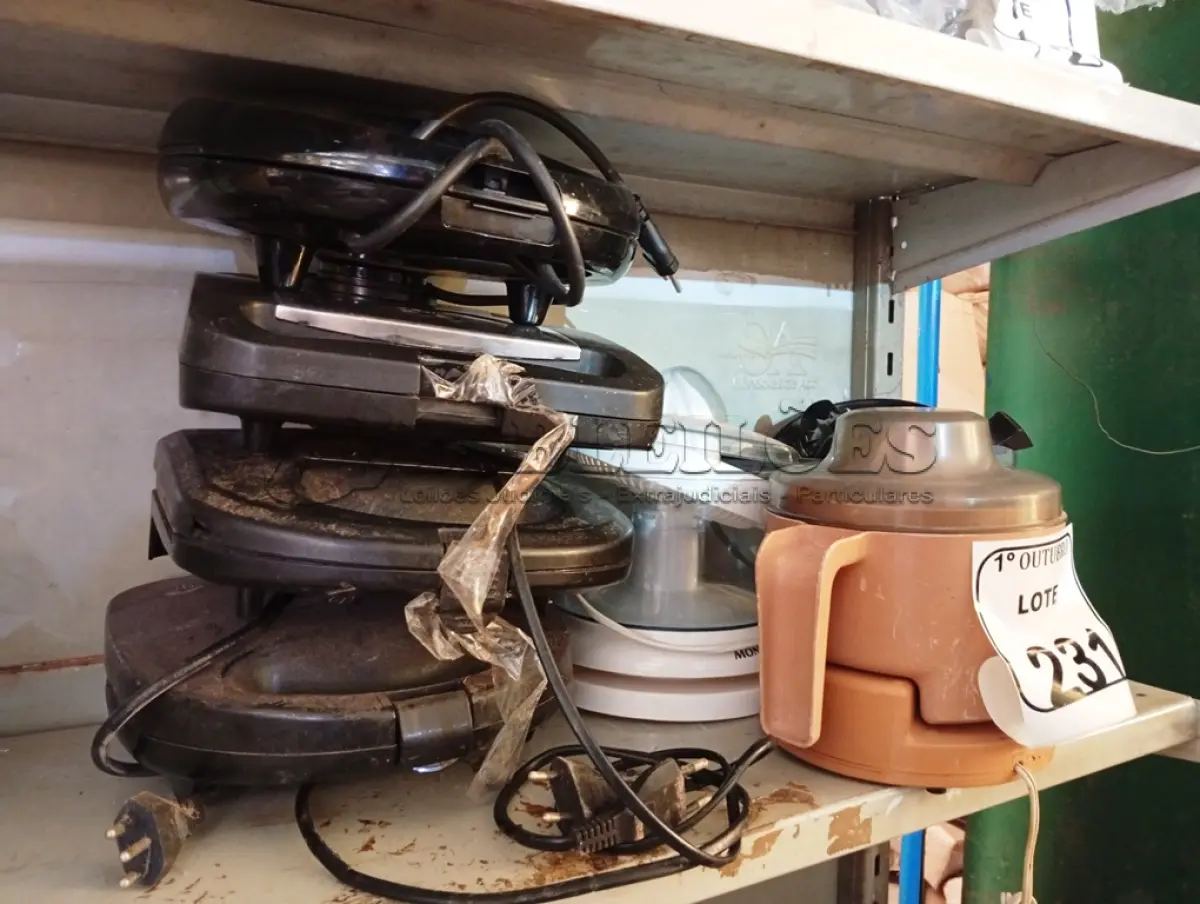 LOTE 231 - 04 TORRADEIRAS MARCAS E MODELOS DIVERSOS E 03 ESPREMEDORES DE SUCO MARCAS E MODELOS DIVERSOS.  (NO ESTADO) ATENÇÃO! FAZER A VISITAÇÃO ANTES DE ARREMATAR, NÃO SABEMOS SE FUNCIONA. LEILÃO NÃO TEM GARANTIA E NEM DEVOLUÇÃO, SUJEITO A POSSÍVEIS AVARIAS VISÍVEIS/OCULTAS E/OU AUSÊNCIA DE COMPONENTES.
