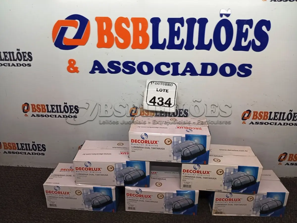 LOTE 434 - 06 LUMINÁRIAS OVAIS TARTARUGA. (NO ESTADO) ATENÇÃO! FAZER A VISITAÇÃO ANTES DE ARREMATAR, NÃO SABEMOS SE FUNCIONA. LEILÃO NÃO TEM GARANTIA E NEM DEVOLUÇÃO, SUJEITO A POSSÍVEIS AVARIAS VISÍVEIS/OCULTAS E/OU AUSÊNCIA DE COMPONENTES.