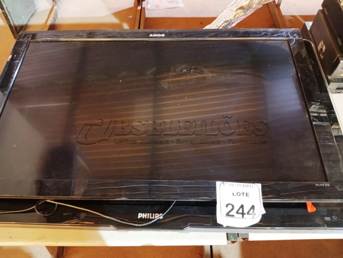 LOTE 244 - 01 TV DE 47” POLEGADAS PHILIPS E 01 TV DE 40” POLEGADAS SONY. (NO ESTADO) ATENÇÃO! FAZER A VISITAÇÃO ANTES DE ARREMATAR, NÃO SABEMOS SE FUNCIONA. LEILÃO NÃO TEM GARANTIA E NEM DEVOLUÇÃO, SUJEITO A POSSÍVEIS AVARIAS VISÍVEIS/OCULTAS E/OU AUSÊNCIA DE COMPONENTES.