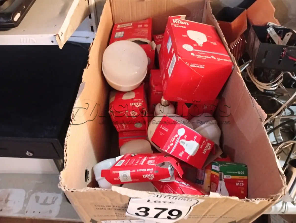 LOTE 379 - 01 LOTE C/ VÁRIAS LÂMPADAS KIAN DE TAMANHOS DIVERSOS.  (NO ESTADO) ATENÇÃO! FAZER A VISITAÇÃO ANTES DE ARREMATAR, NÃO SABEMOS SE FUNCIONA. LEILÃO NÃO TEM GARANTIA E NEM DEVOLUÇÃO, SUJEITO A POSSÍVEIS AVARIAS VISÍVEIS/OCULTAS E/OU AUSÊNCIA DE COMPONENTES.