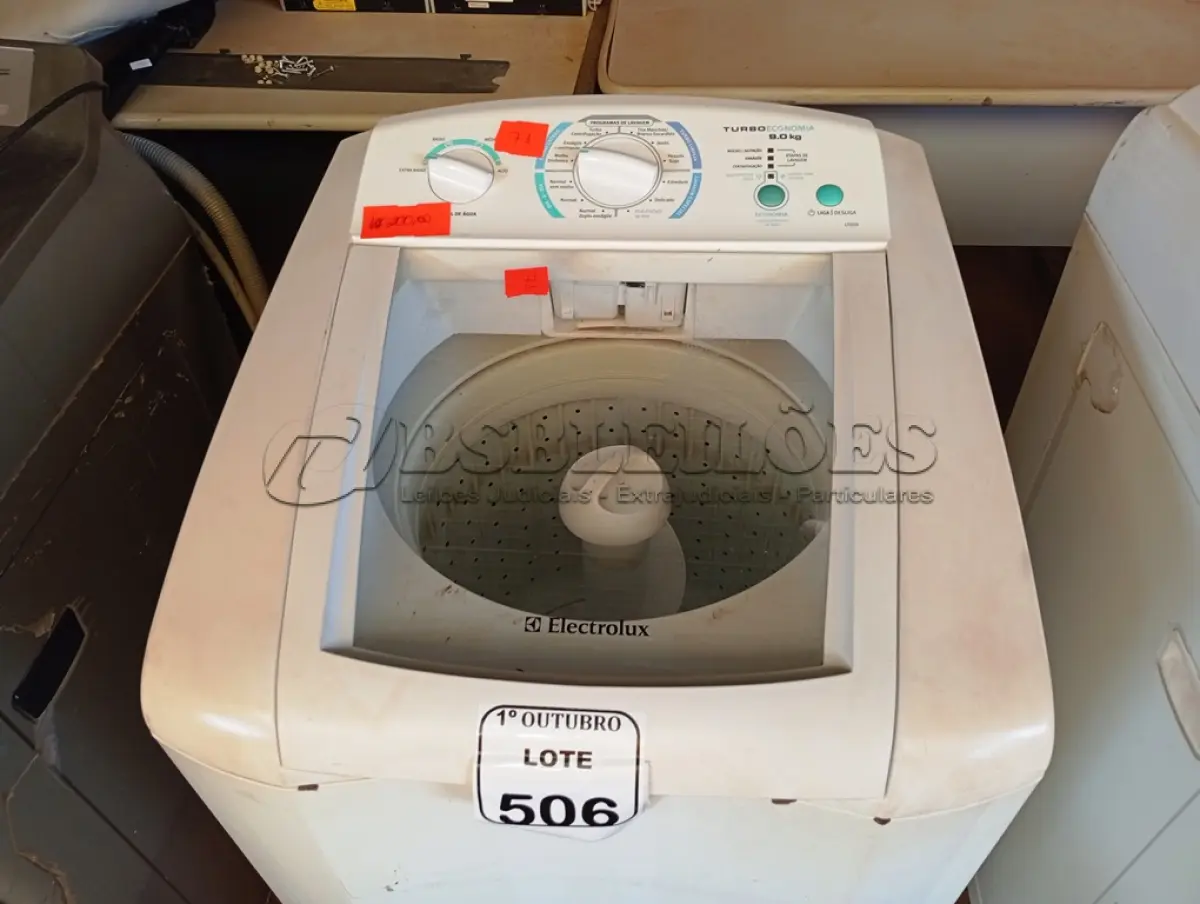 LOTE 506 - 01 MÁQUINA DE LAVAR ROUPAS ELECTROLUX. (NO ESTADO) ATENÇÃO! FAZER A VISITAÇÃO ANTES DE ARREMATAR, NÃO SABEMOS SE FUNCIONA. LEILÃO NÃO TEM GARANTIA E NEM DEVOLUÇÃO, SUJEITO A POSSÍVEIS AVARIAS VISÍVEIS/OCULTAS E/OU AUSÊNCIA DE COMPONENTES.