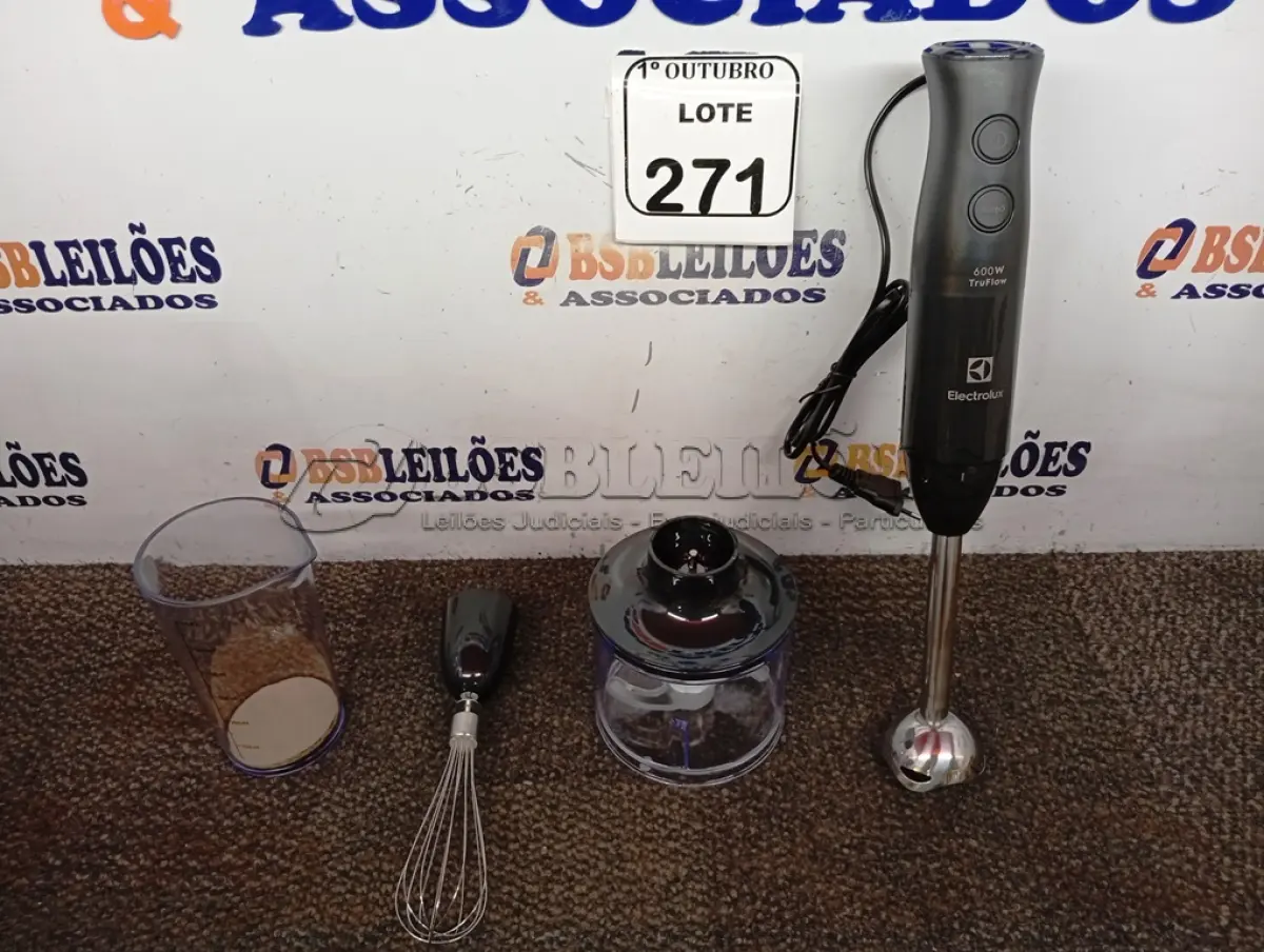 LOTE 271 - 01 MIXER ELECTROLUX EM INOX COR CINZA 110V (NOVO). (NO ESTADO) ATENÇÃO! FAZER A VISITAÇÃO ANTES DE ARREMATAR, NÃO SABEMOS SE FUNCIONA. LEILÃO NÃO TEM GARANTIA E NEM DEVOLUÇÃO, SUJEITO A POSSÍVEIS AVARIAS VISÍVEIS/OCULTAS E/OU AUSÊNCIA DE COMPONENTES.