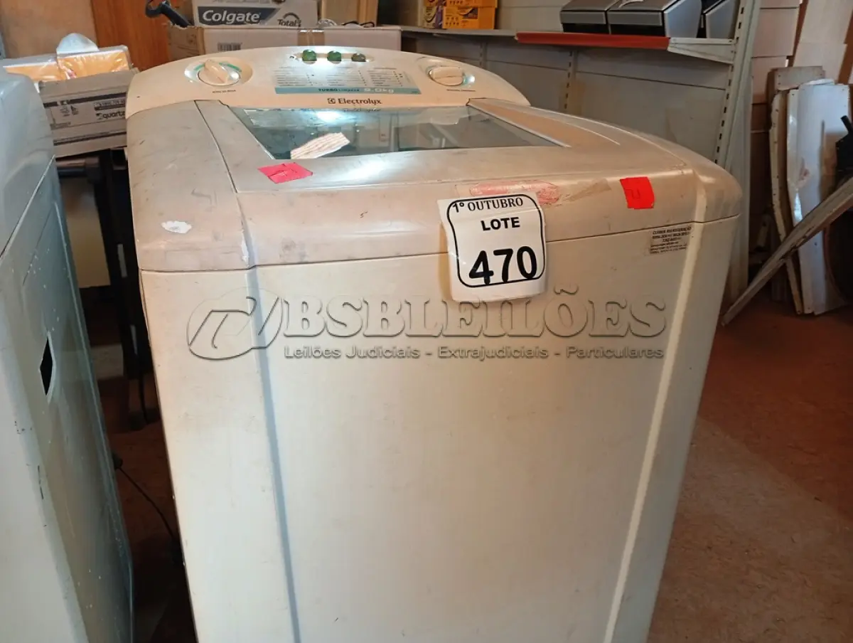 LOTE 470 - 01 MÁQUINA DE LAVAR ROUPAS ELECTROLUX. (NO ESTADO) ATENÇÃO! FAZER A VISITAÇÃO ANTES DE ARREMATAR, NÃO SABEMOS SE FUNCIONA. LEILÃO NÃO TEM GARANTIA E NEM DEVOLUÇÃO, SUJEITO A POSSÍVEIS AVARIAS VISÍVEIS/OCULTAS E/OU AUSÊNCIA DE COMPONENTES.