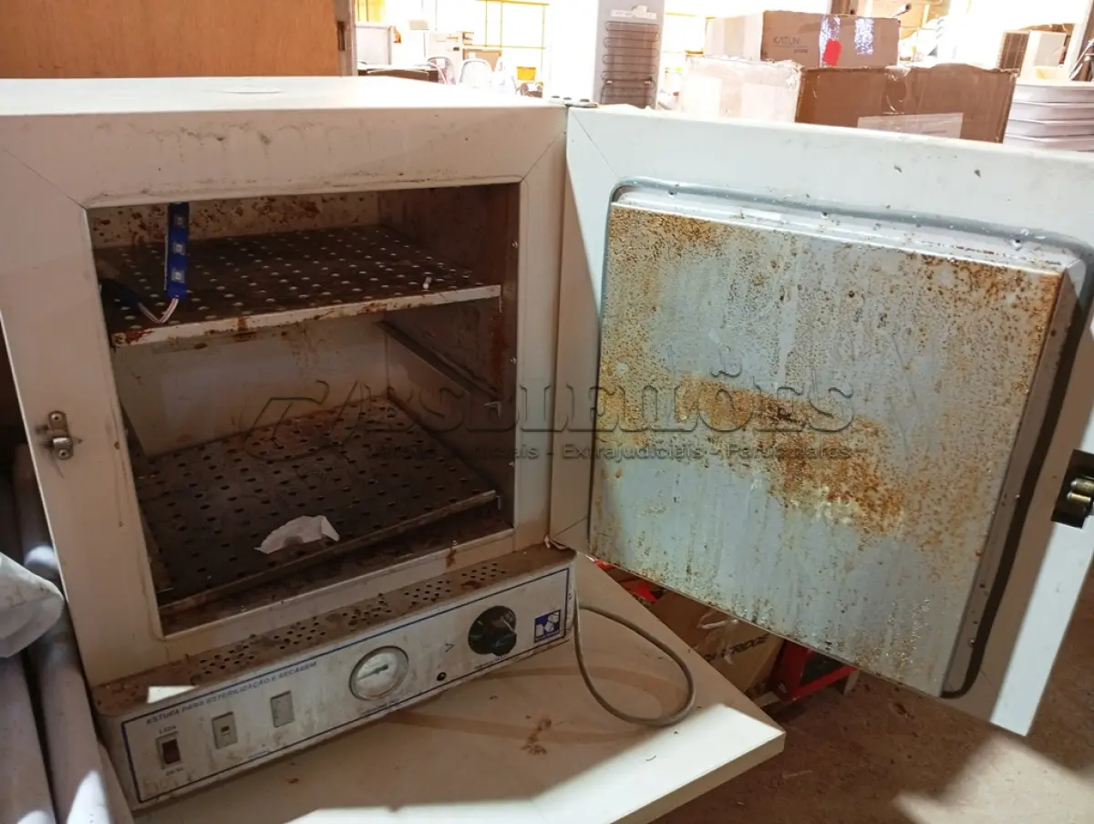 LOTE 466 - 01 ESTUFA P/ ESTERILIZAÇÃO E SECAGEM. (NO ESTADO) ATENÇÃO! FAZER A VISITAÇÃO ANTES DE ARREMATAR, NÃO SABEMOS SE FUNCIONA. LEILÃO NÃO TEM GARANTIA E NEM DEVOLUÇÃO, SUJEITO A POSSÍVEIS AVARIAS VISÍVEIS/OCULTAS E/OU AUSÊNCIA DE COMPONENTES.
