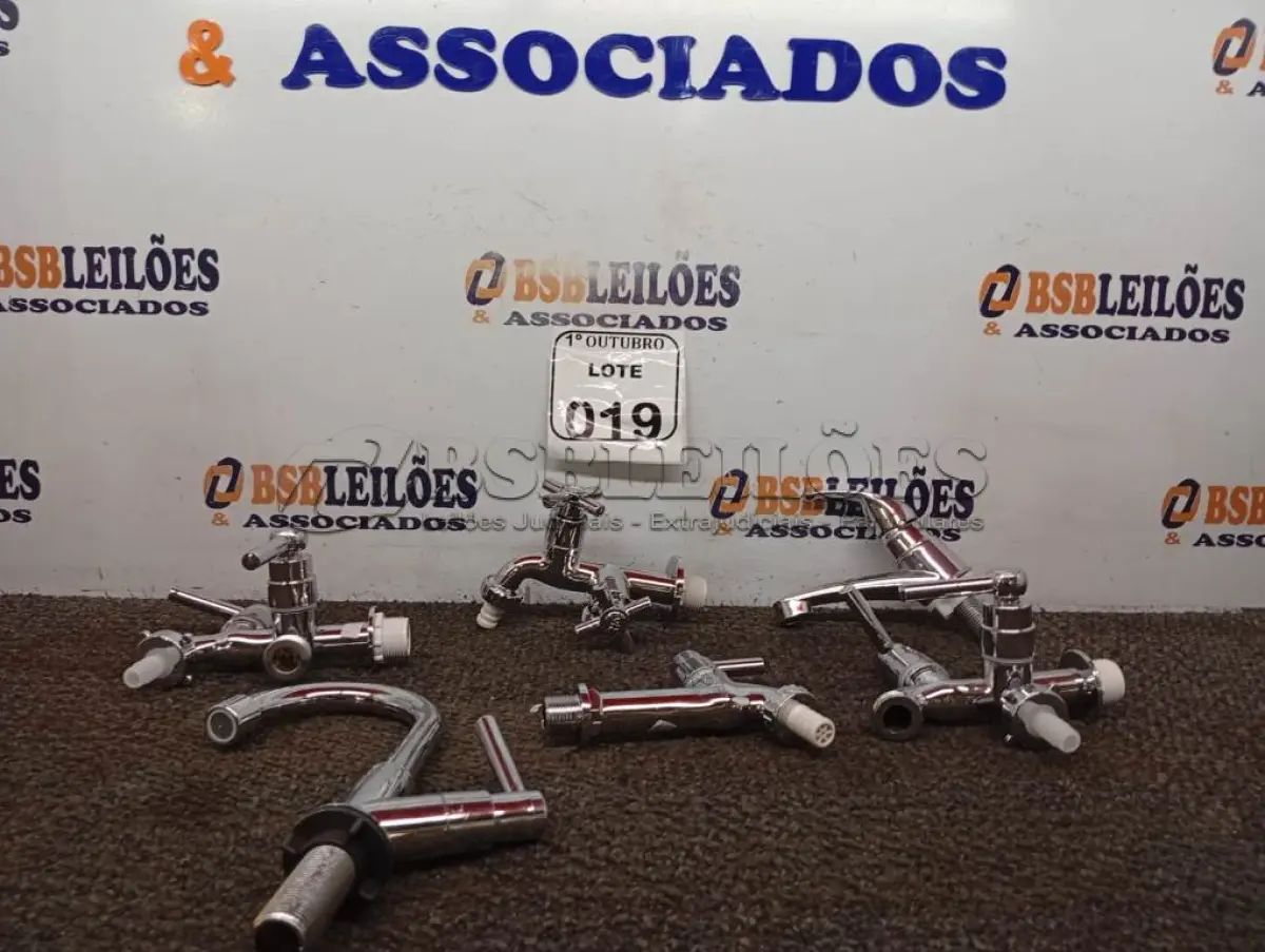 LOTE 019 - 01 LOTE COM DIVERSAS TORNEIRAS DE PLÁSTICO. (NO ESTADO) ATENÇÃO! FAZER A VISITAÇÃO ANTES DE ARREMATAR, NÃO SABEMOS SE FUNCIONA. LEILÃO NÃO TEM GARANTIA E NEM DEVOLUÇÃO, SUJEITO A POSSÍVEIS AVARIAS VISÍVEIS/OCULTAS E/OU AUSÊNCIA DE COMPONENTES.