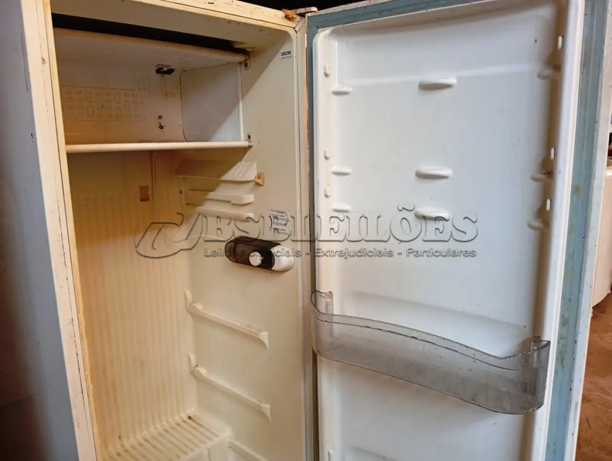 LOTE 519 - 01 GELADEIRA CONSUL. (NO ESTADO) ATENÇÃO! FAZER A VISITAÇÃO ANTES DE ARREMATAR, NÃO SABEMOS SE FUNCIONA. LEILÃO NÃO TEM GARANTIA E NEM DEVOLUÇÃO, SUJEITO A POSSÍVEIS AVARIAS VISÍVEIS/OCULTAS E/OU AUSÊNCIA DE COMPONENTES.