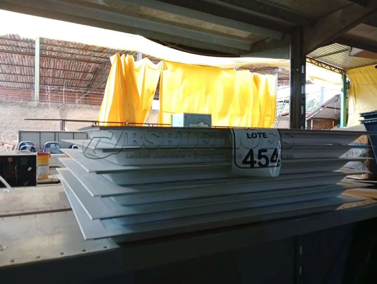 LOTE 454 - 06 PAINÉIS DE LED. (NO ESTADO) ATENÇÃO! FAZER A VISITAÇÃO ANTES DE ARREMATAR, NÃO SABEMOS SE FUNCIONA. LEILÃO NÃO TEM GARANTIA E NEM DEVOLUÇÃO, SUJEITO A POSSÍVEIS AVARIAS VISÍVEIS/OCULTAS E/OU AUSÊNCIA DE COMPONENTES.