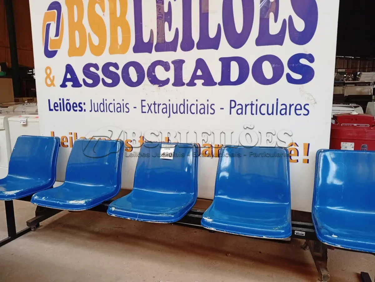 LOTE 490 - 01 LONGARINA. (NO ESTADO) ATENÇÃO! FAZER A VISITAÇÃO ANTES DE ARREMATAR, NÃO SABEMOS SE FUNCIONA. LEILÃO NÃO TEM GARANTIA E NEM DEVOLUÇÃO, SUJEITO A POSSÍVEIS AVARIAS VISÍVEIS/OCULTAS E/OU AUSÊNCIA DE COMPONENTES.