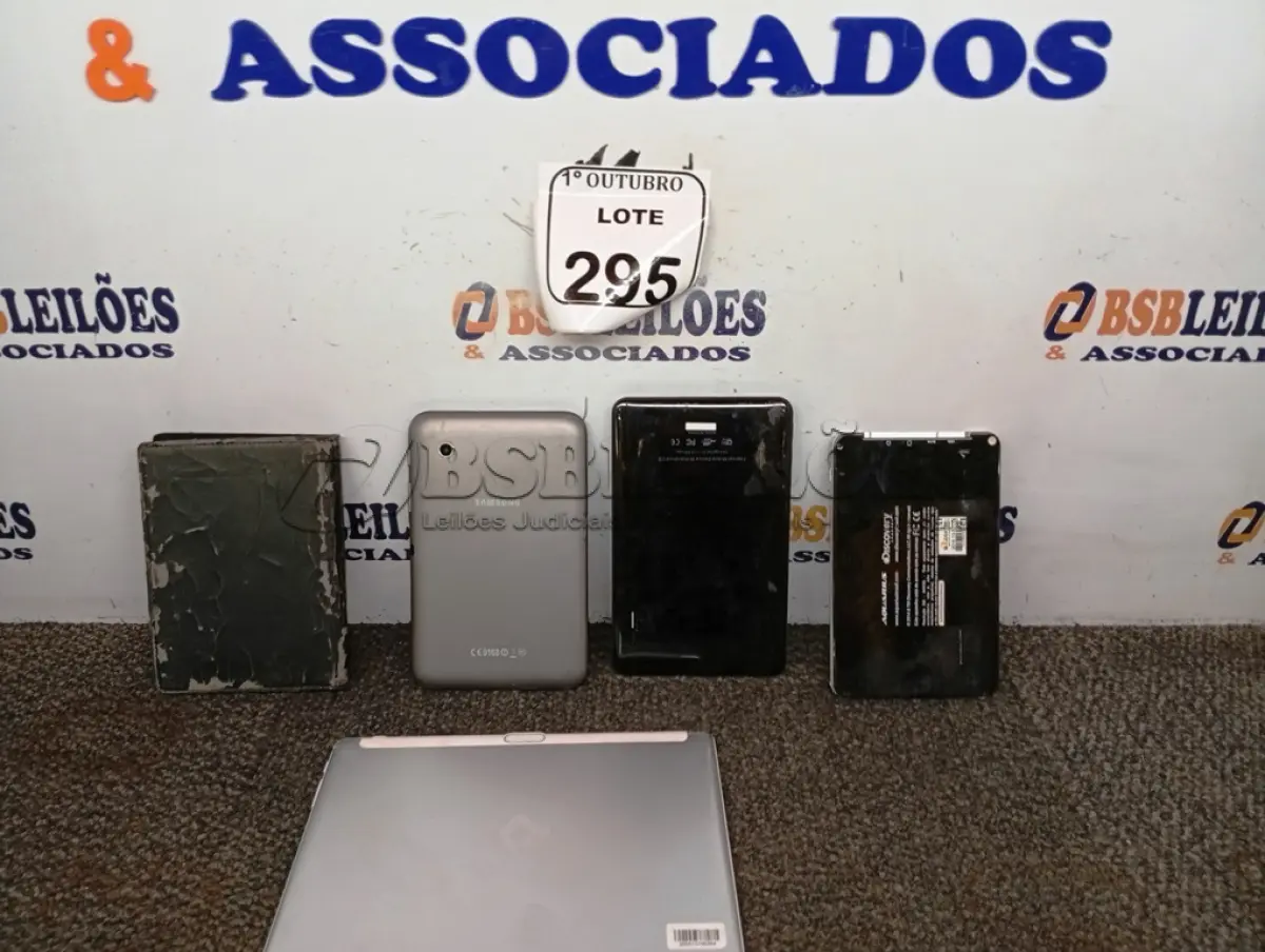 LOTE 295 - 05 TABLETS MARCAS E MODELOS DIVERSOS. (NO ESTADO) ATENÇÃO! FAZER A VISITAÇÃO ANTES DE ARREMATAR, NÃO SABEMOS SE FUNCIONA. LEILÃO NÃO TEM GARANTIA E NEM DEVOLUÇÃO, SUJEITO A POSSÍVEIS AVARIAS VISÍVEIS/OCULTAS E/OU AUSÊNCIA DE COMPONENTES.