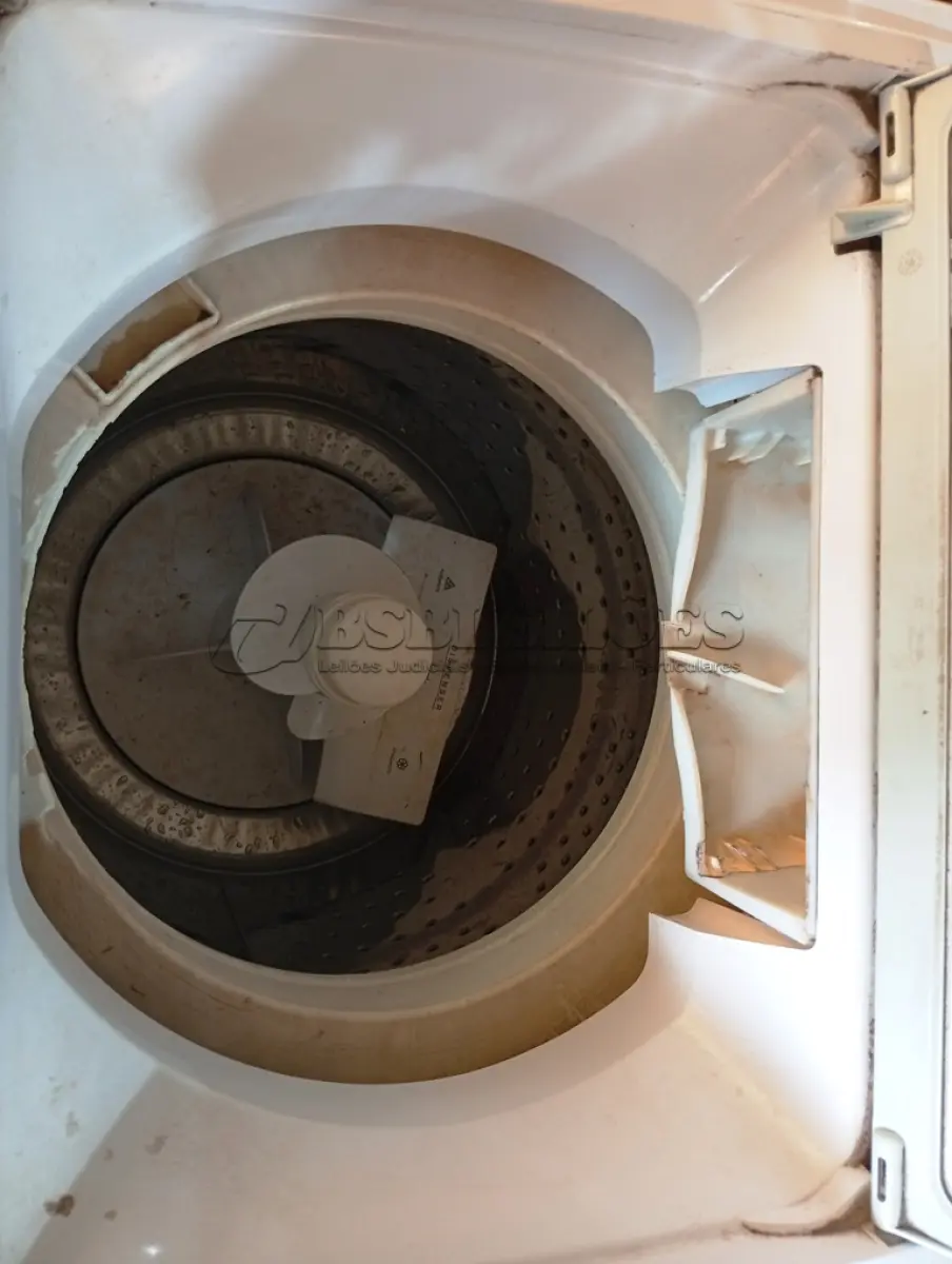 LOTE 478 - 01 MÁQUINA DE LAVAR ROUPAS BRASTEMP. (NO ESTADO) ATENÇÃO! FAZER A VISITAÇÃO ANTES DE ARREMATAR, NÃO SABEMOS SE FUNCIONA. LEILÃO NÃO TEM GARANTIA E NEM DEVOLUÇÃO, SUJEITO A POSSÍVEIS AVARIAS VISÍVEIS/OCULTAS E/OU AUSÊNCIA DE COMPONENTES.