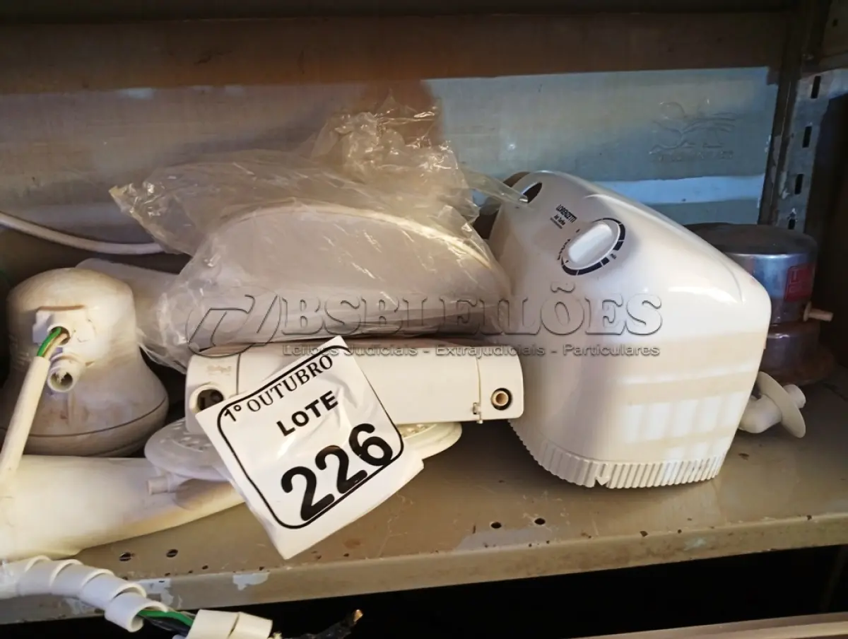 LOTE 226 - 01 CONTROLADOR DE TEMPERATURA E DIVERSOS CHUVEIROS MARCAS E MODELOS DIVERSOS. (NO ESTADO) ATENÇÃO! FAZER A VISITAÇÃO ANTES DE ARREMATAR, NÃO SABEMOS SE FUNCIONA. LEILÃO NÃO TEM GARANTIA E NEM DEVOLUÇÃO, SUJEITO A POSSÍVEIS AVARIAS VISÍVEIS/OCULTAS E/OU AUSÊNCIA DE COMPONENTES.
