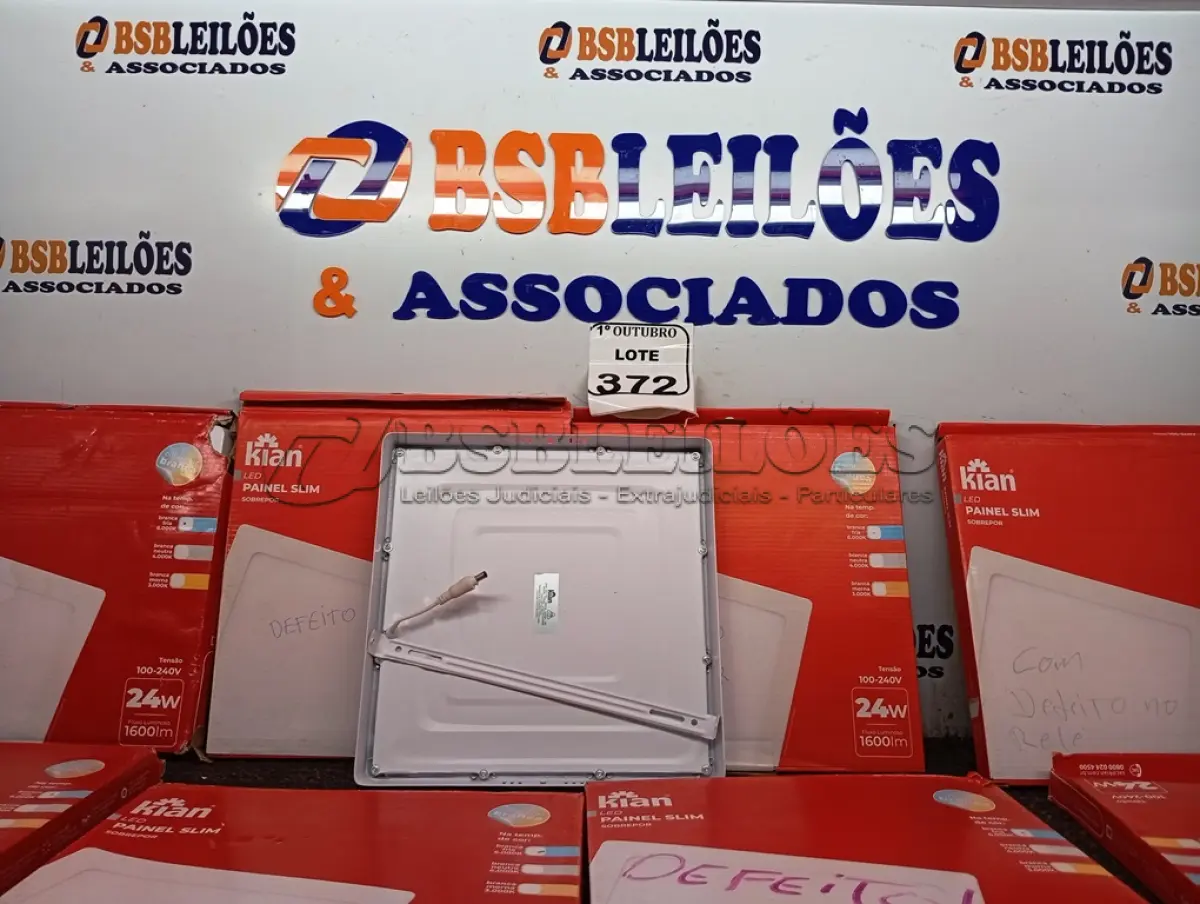LOTE 372 - 09 LUMINÁRIAS DE LED PAINEL SLIM KIAN 18W 100-240V.  (NO ESTADO) ATENÇÃO! FAZER A VISITAÇÃO ANTES DE ARREMATAR, NÃO SABEMOS SE FUNCIONA. LEILÃO NÃO TEM GARANTIA E NEM DEVOLUÇÃO, SUJEITO A POSSÍVEIS AVARIAS VISÍVEIS/OCULTAS E/OU AUSÊNCIA DE COMPONENTES.