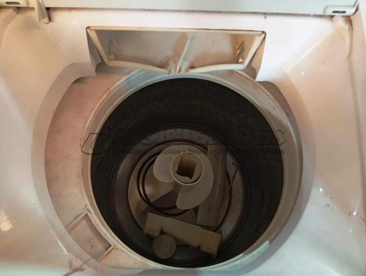 LOTE 472 - 01 MÁQUINA DE LAVAR ROUPAS BRASTEMP. (NO ESTADO) ATENÇÃO! FAZER A VISITAÇÃO ANTES DE ARREMATAR, NÃO SABEMOS SE FUNCIONA. LEILÃO NÃO TEM GARANTIA E NEM DEVOLUÇÃO, SUJEITO A POSSÍVEIS AVARIAS VISÍVEIS/OCULTAS E/OU AUSÊNCIA DE COMPONENTES.