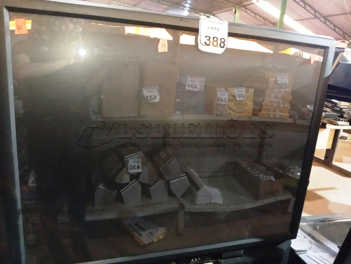 LOTE 388 - 01 TV DE TUBO ANTIGA PIONEER. (NO ESTADO) ATENÇÃO! FAZER A VISITAÇÃO ANTES DE ARREMATAR, NÃO SABEMOS SE FUNCIONA. LEILÃO NÃO TEM GARANTIA E NEM DEVOLUÇÃO, SUJEITO A POSSÍVEIS AVARIAS VISÍVEIS/OCULTAS E/OU AUSÊNCIA DE COMPONENTES.