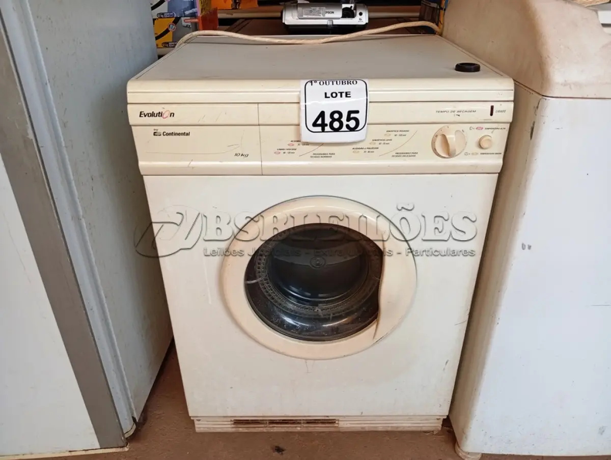 LOTE 485 - 01 MÁQUINA DE LAVAR ROUPAS EVOLUTION. (NO ESTADO) ATENÇÃO! FAZER A VISITAÇÃO ANTES DE ARREMATAR, NÃO SABEMOS SE FUNCIONA. LEILÃO NÃO TEM GARANTIA E NEM DEVOLUÇÃO, SUJEITO A POSSÍVEIS AVARIAS VISÍVEIS/OCULTAS E/OU AUSÊNCIA DE COMPONENTES.