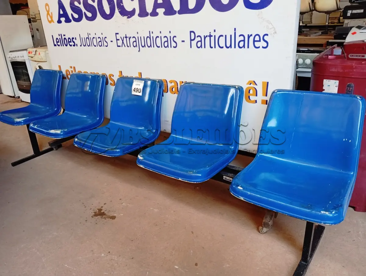 LOTE 490 - 01 LONGARINA. (NO ESTADO) ATENÇÃO! FAZER A VISITAÇÃO ANTES DE ARREMATAR, NÃO SABEMOS SE FUNCIONA. LEILÃO NÃO TEM GARANTIA E NEM DEVOLUÇÃO, SUJEITO A POSSÍVEIS AVARIAS VISÍVEIS/OCULTAS E/OU AUSÊNCIA DE COMPONENTES.
