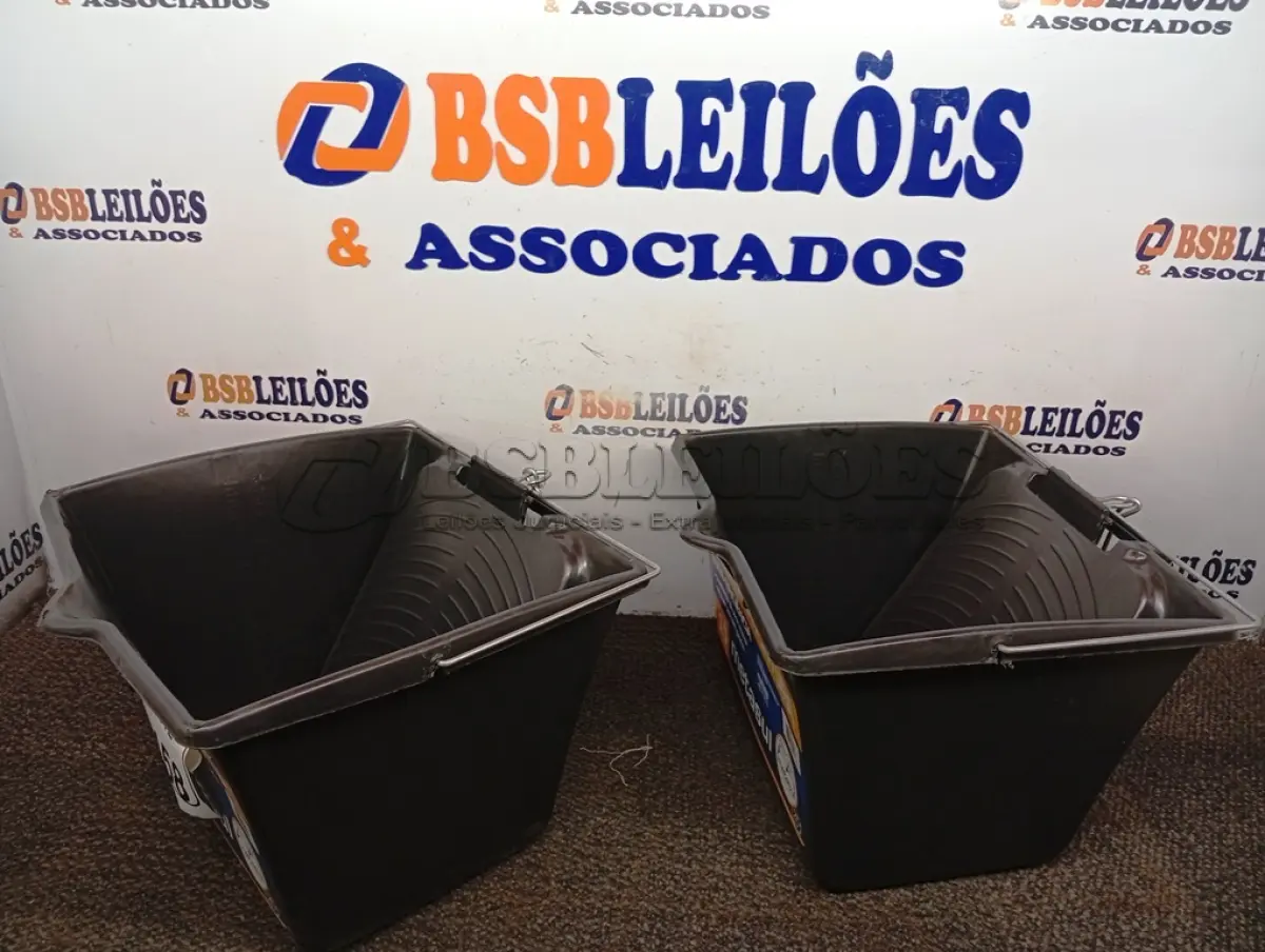 LOTE 458 - 02 BALDES P/ PINTURA. (NO ESTADO) ATENÇÃO! FAZER A VISITAÇÃO ANTES DE ARREMATAR, NÃO SABEMOS SE FUNCIONA. LEILÃO NÃO TEM GARANTIA E NEM DEVOLUÇÃO, SUJEITO A POSSÍVEIS AVARIAS VISÍVEIS/OCULTAS E/OU AUSÊNCIA DE COMPONENTES.