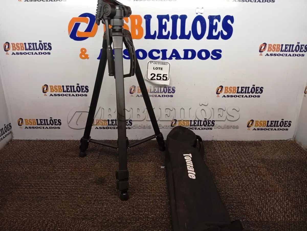 LOTE 255 - 01 TRIPÉ P/ CÂMERA FOTOGRÁFICA. (NO ESTADO) ATENÇÃO! FAZER A VISITAÇÃO ANTES DE ARREMATAR, NÃO SABEMOS SE FUNCIONA. LEILÃO NÃO TEM GARANTIA E NEM DEVOLUÇÃO, SUJEITO A POSSÍVEIS AVARIAS VISÍVEIS/OCULTAS E/OU AUSÊNCIA DE COMPONENTES.
