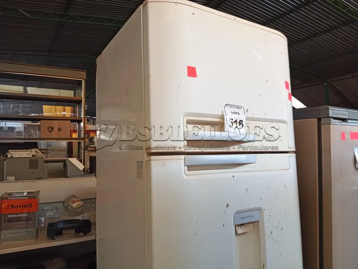LOTE 516 - 01 GELADEIRA ELECTROLUX 127V P/ RETIRADA DE PEÇAS. (NO ESTADO) ATENÇÃO! FAZER A VISITAÇÃO ANTES DE ARREMATAR, NÃO SABEMOS SE FUNCIONA. LEILÃO NÃO TEM GARANTIA E NEM DEVOLUÇÃO, SUJEITO A POSSÍVEIS AVARIAS VISÍVEIS/OCULTAS E/OU AUSÊNCIA DE COMPONENTES.
