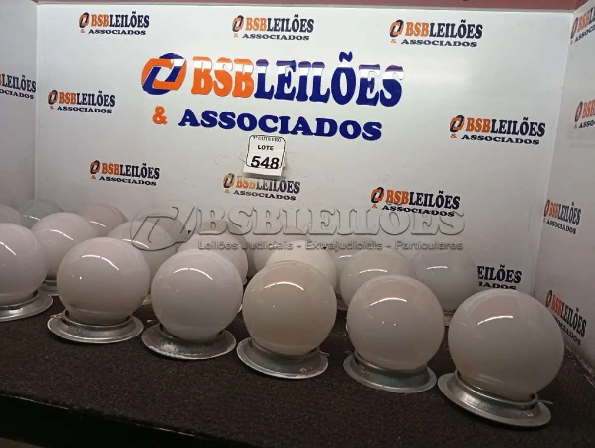 LOTE 548 - 01 LOTE COM GLOBO EM VIDRO P/LUMINÁRIAS. NO ESTADO) ATENÇÃO! FAZER A VISITAÇÃO ANTES DE ARREMATAR, NÃO SABEMOS SE FUNCIONA. LEILÃO NÃO TEM GARANTIA E NEM DEVOLUÇÃO, SUJEITO A POSSÍVEIS AVARIAS VISÍVEIS/OCULTAS E/OU AUSÊNCIA DE COMPONENTES.