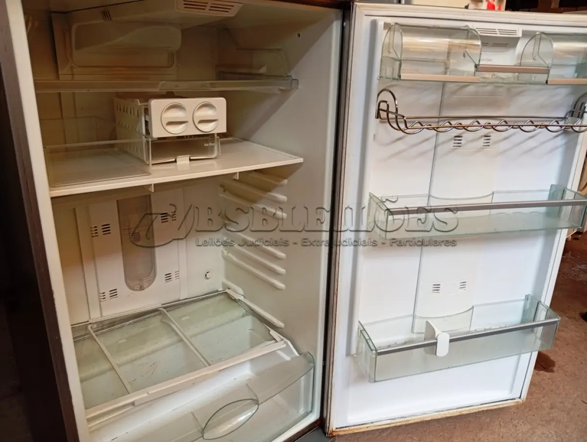 LOTE 518 - 01 GELADEIRA BOSCH. (NO ESTADO) ATENÇÃO! FAZER A VISITAÇÃO ANTES DE ARREMATAR, NÃO SABEMOS SE FUNCIONA. LEILÃO NÃO TEM GARANTIA E NEM DEVOLUÇÃO, SUJEITO A POSSÍVEIS AVARIAS VISÍVEIS/OCULTAS E/OU AUSÊNCIA DE COMPONENTES.