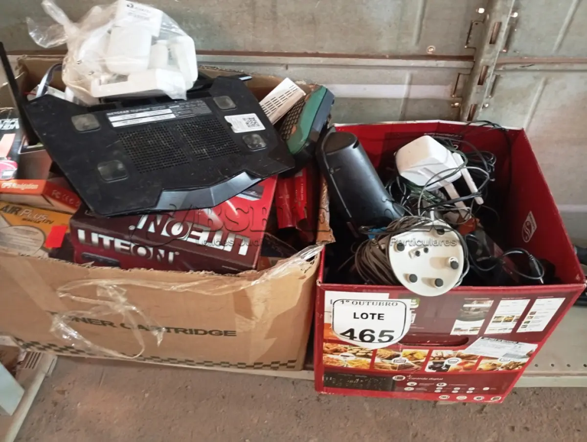 LOTE 465 - 01 LOTE C/ APARELHOS ELETRÔNICOS DIVERSOS. (NO ESTADO) ATENÇÃO! FAZER A VISITAÇÃO ANTES DE ARREMATAR, NÃO SABEMOS SE FUNCIONA. LEILÃO NÃO TEM GARANTIA E NEM DEVOLUÇÃO, SUJEITO A POSSÍVEIS AVARIAS VISÍVEIS/OCULTAS E/OU AUSÊNCIA DE COMPONENTES.