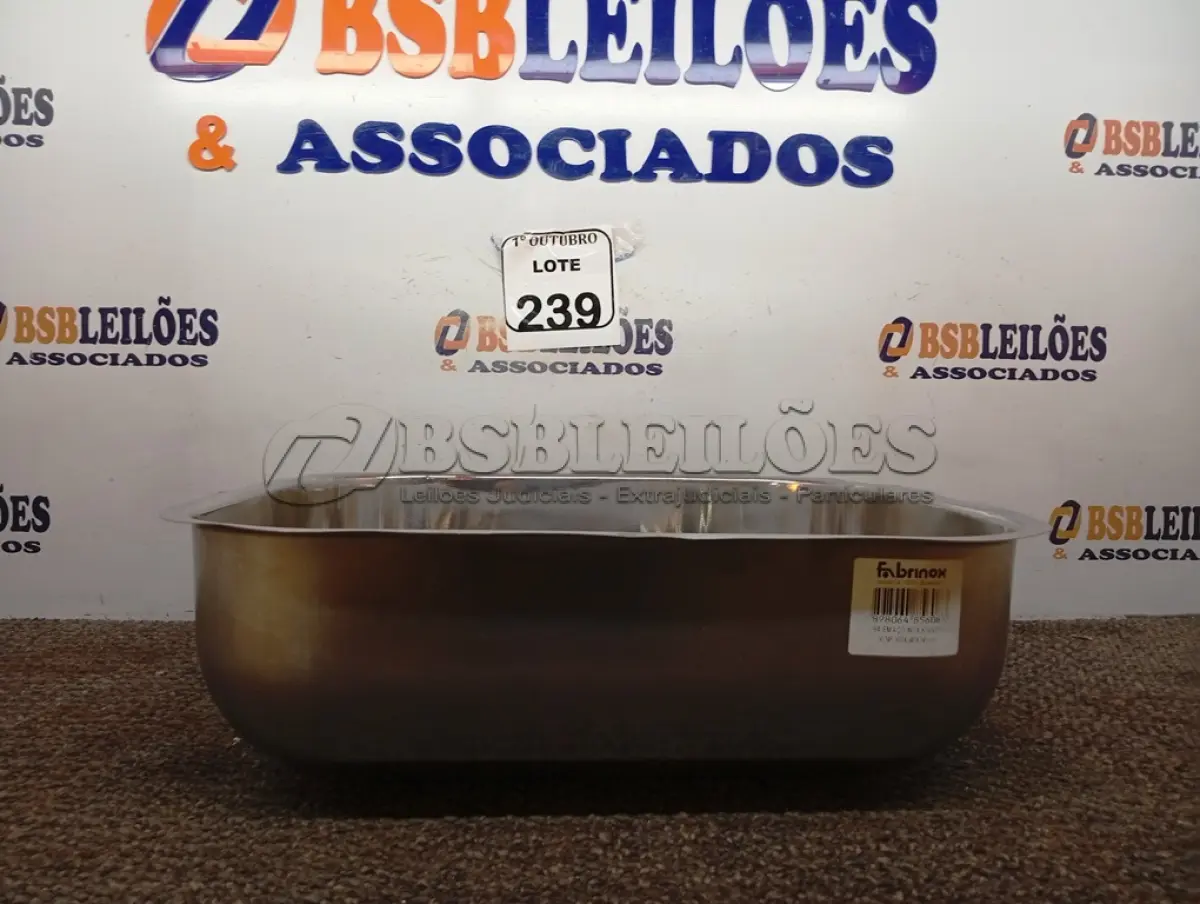 LOTE 239 - 01 CUBA EM AÇO INOX 400X340X140MM. (NO ESTADO) ATENÇÃO! FAZER A VISITAÇÃO ANTES DE ARREMATAR, NÃO SABEMOS SE FUNCIONA. LEILÃO NÃO TEM GARANTIA E NEM DEVOLUÇÃO, SUJEITO A POSSÍVEIS AVARIAS VISÍVEIS/OCULTAS E/OU AUSÊNCIA DE COMPONENTES.