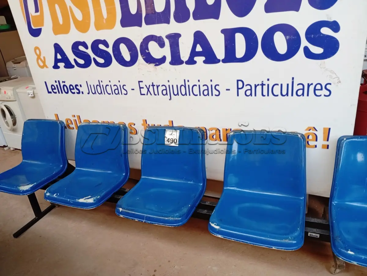 LOTE 490 - 01 LONGARINA. (NO ESTADO) ATENÇÃO! FAZER A VISITAÇÃO ANTES DE ARREMATAR, NÃO SABEMOS SE FUNCIONA. LEILÃO NÃO TEM GARANTIA E NEM DEVOLUÇÃO, SUJEITO A POSSÍVEIS AVARIAS VISÍVEIS/OCULTAS E/OU AUSÊNCIA DE COMPONENTES.