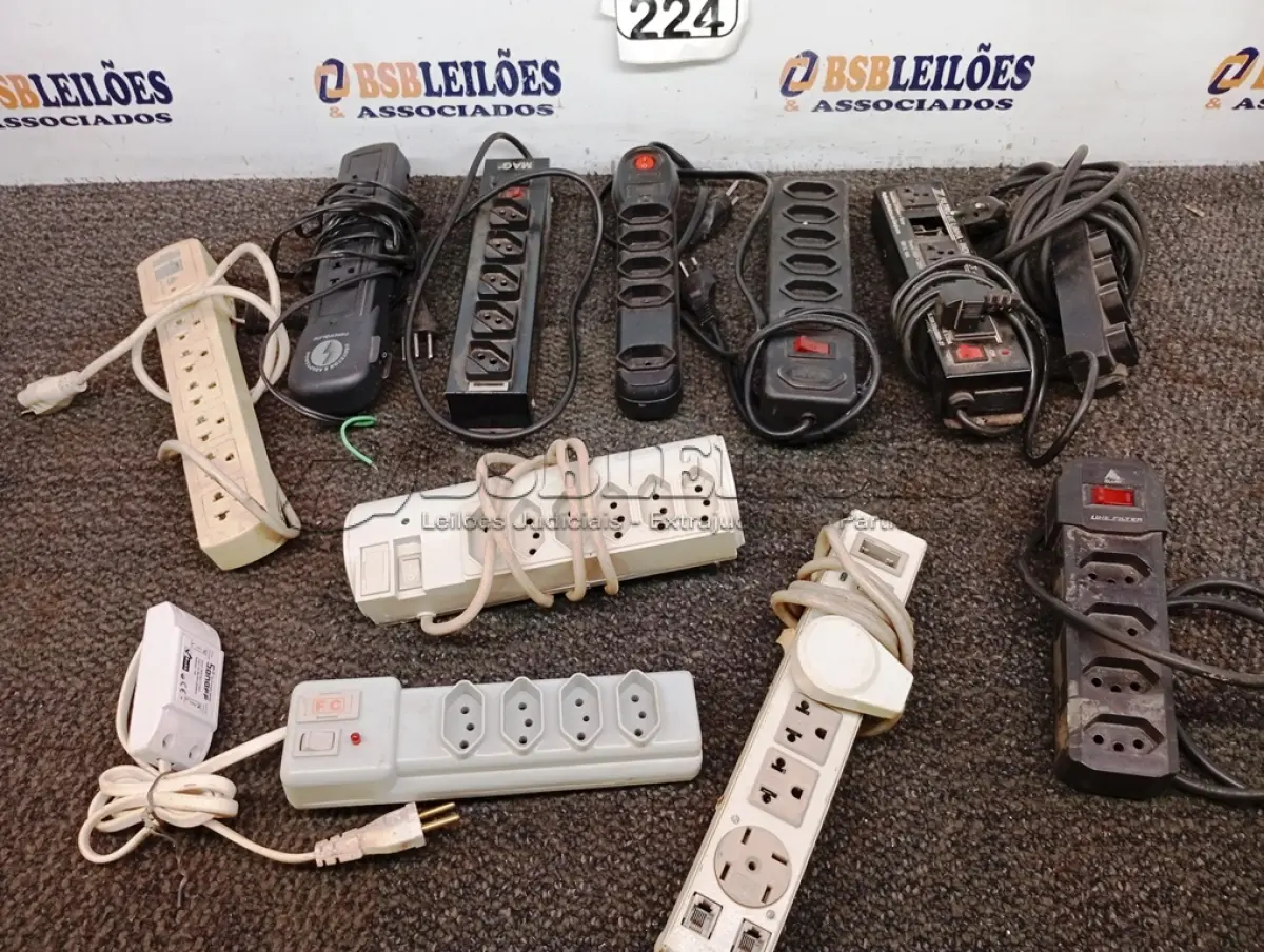 LOTE 224 - 01 LOTE C/DIVERSAS RÉGUAS DE ENERGIAS. (NO ESTADO) ATENÇÃO! FAZER A VISITAÇÃO ANTES DE ARREMATAR, NÃO SABEMOS SE FUNCIONA. LEILÃO NÃO TEM GARANTIA E NEM DEVOLUÇÃO, SUJEITO A POSSÍVEIS AVARIAS VISÍVEIS/OCULTAS E/OU AUSÊNCIA DE COMPONENTES.