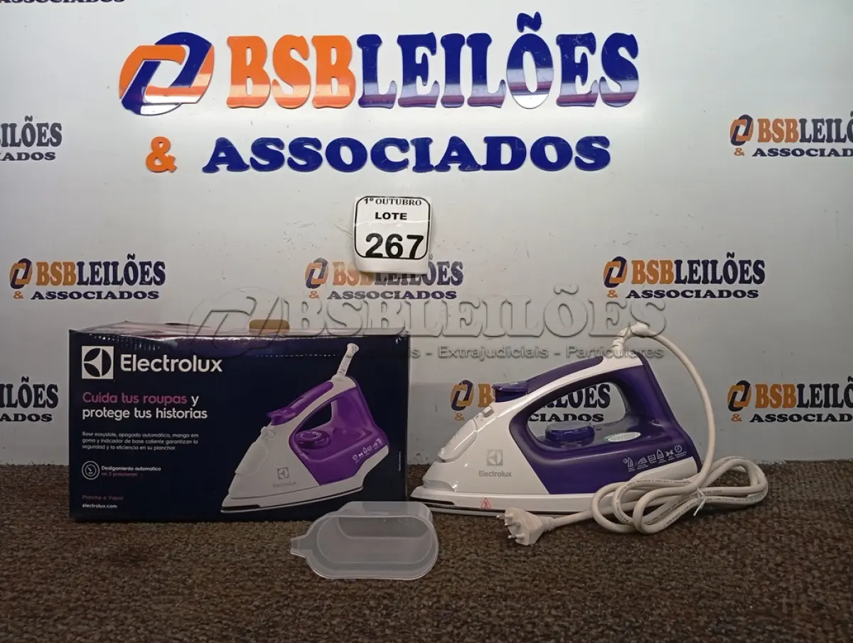 LOTE 267 - 01 FERRO DE PASSAR ROUPAS A VAPOR ELECTROLUX COR BRANCA C/ ROXO (NOVO). (NO ESTADO) ATENÇÃO! FAZER A VISITAÇÃO ANTES DE ARREMATAR, NÃO SABEMOS SE FUNCIONA. LEILÃO NÃO TEM GARANTIA E NEM DEVOLUÇÃO, SUJEITO A POSSÍVEIS AVARIAS VISÍVEIS/OCULTAS E/OU AUSÊNCIA DE COMPONENTES.