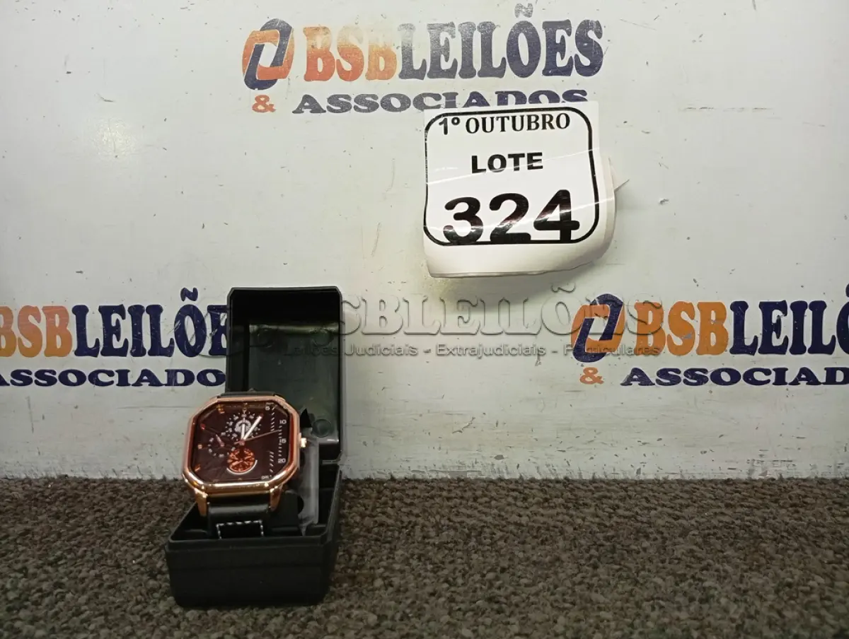 LOTE 324 - 01 RELÓGIO DE PULSO. (NO ESTADO) ATENÇÃO! FAZER A VISITAÇÃO ANTES DE ARREMATAR, NÃO SABEMOS SE FUNCIONA. LEILÃO NÃO TEM GARANTIA E NEM DEVOLUÇÃO, SUJEITO A POSSÍVEIS AVARIAS VISÍVEIS/OCULTAS E/OU AUSÊNCIA DE COMPONENTES.
