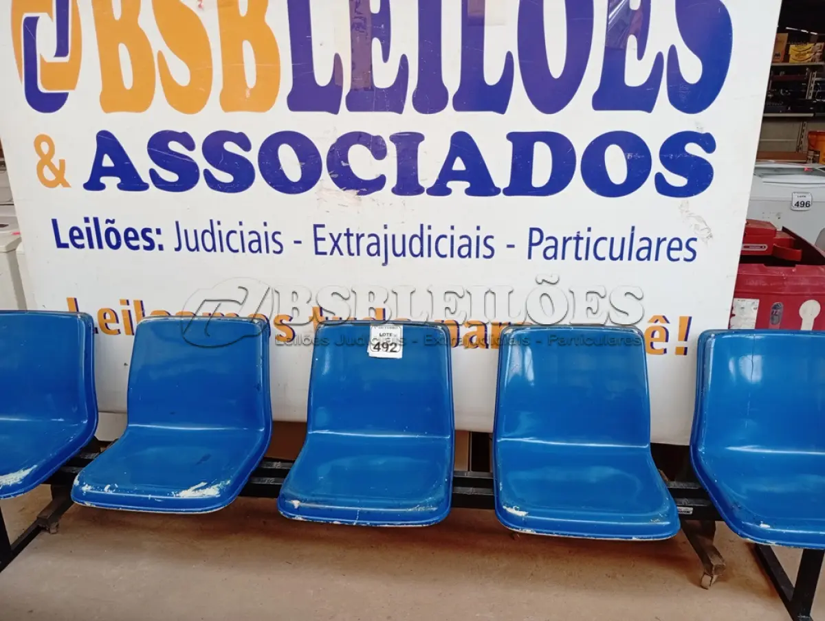 LOTE 492 - 01 LONGARINA. (NO ESTADO) ATENÇÃO! FAZER A VISITAÇÃO ANTES DE ARREMATAR, NÃO SABEMOS SE FUNCIONA. LEILÃO NÃO TEM GARANTIA E NEM DEVOLUÇÃO, SUJEITO A POSSÍVEIS AVARIAS VISÍVEIS/OCULTAS E/OU AUSÊNCIA DE COMPONENTES.